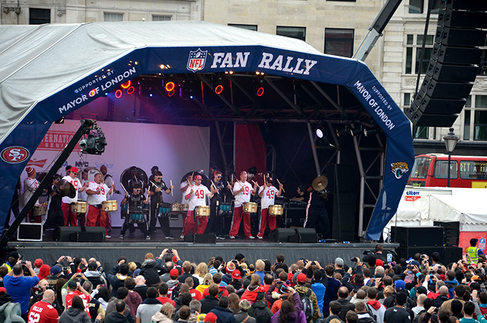 Eine Tribüne beim Fanfest der amerikanischen NFL Football Liga in London