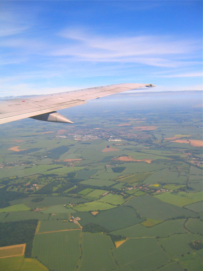 Der Blick aus dem Flugzeug auf Gegend rund um London