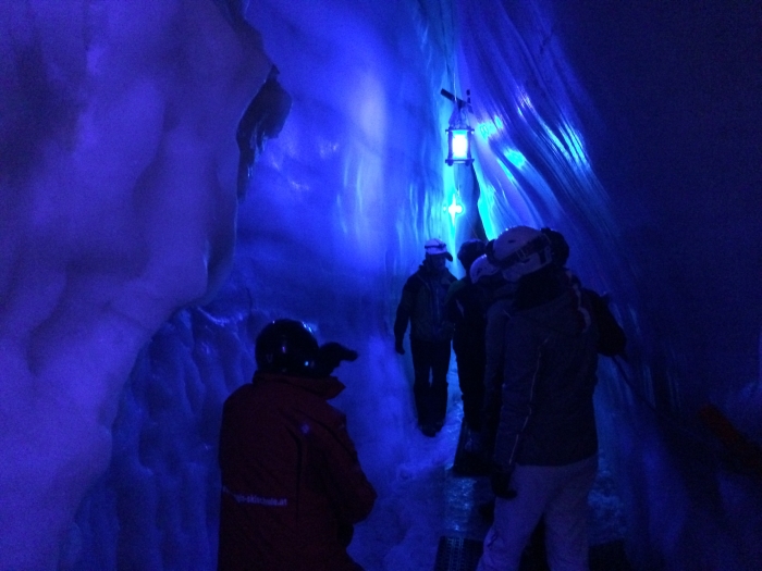 In einer Gletscherspalte eines Tiroler Gletscher