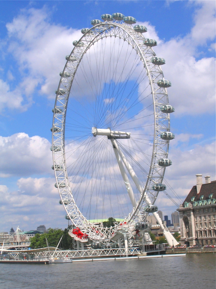 Das London Eye bei schönem Wetter