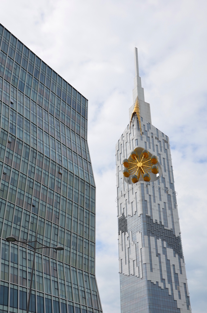 Anekdotique 2014: A wheel in a skyscraper in Batumi, Georgia