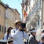 A new species of travelers: the iPad photographer